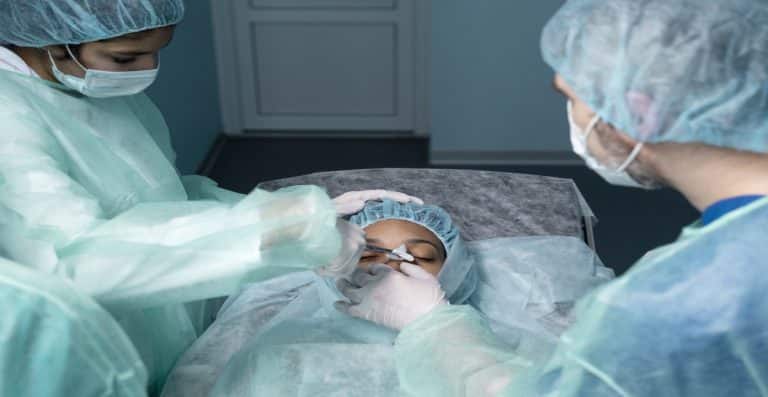 Perbandingan Presbyond dan LASIK Konvensional (Femto)